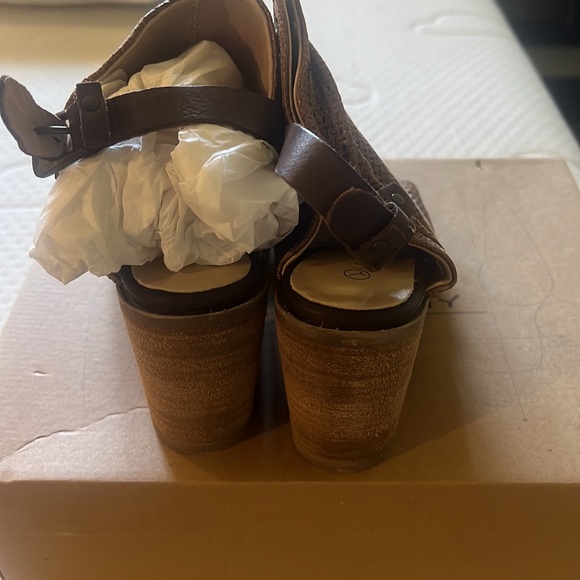 Unity in Diversity Fritia Peep toe slingback in Bronze - Picture 3 of 5